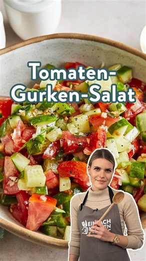 📌Mit Rezept Frisch, knackig, unglaublich aromatisch – dieser Tomaten-Gurken-Salat ist der Sommer auf deinem Teller! 🌞 🗒️ Unsere Zutaten (für 2 Personen): **Für den Tomaten-Gurken-Salat** 4 Tomaten 1 Salatgurke 1 mittelgroße Zwiebel frische Kräuter (z. B. Petersilie, Schnittlauch, Basilikum) **Für das Dressing** 4 EL weißer Balsamicoessig ¼ TL Zucker ½ TL Salz 1 Prise gemahlener weißer Pfeffer ½ Zitrone (davon der Saft) 8 EL Olivenöl Folge Einfach Kochen auf: ► TikTok: www.tiktok.com/einfachko