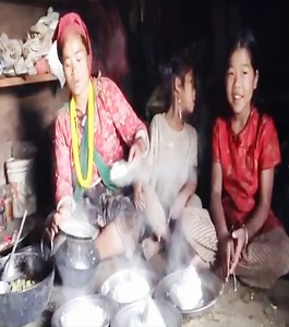 Village Cooking_Family cooking and eating organic vegetable food,Traditional life | Village Cooking