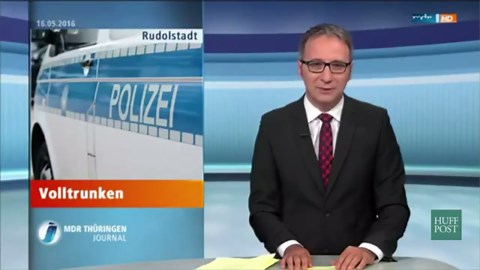 Nachrichtensprecher Daniel Baumbach mit Lachanfall