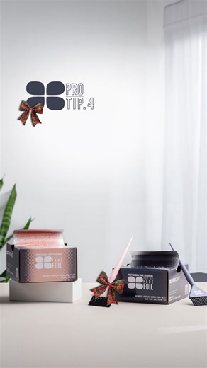 You’d never foil a face frame on a horizontal… so why are you doing it everywhere else? 👀✨ The ONLY reason your face frame looks clean, seamless, and free of stripes or foil lines is because you naturally follow the head shape around the hairline without even thinking. You nail it in the front… but the moment you move out of selfie-view, suddenly it’s giving 2013 foiling energy 😅 Horizontal sections. Straight lines. Flat placement on a curved head. Make it make sense… If you wouldn’t use those