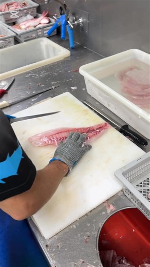 🔥 FRESH REEF FISH 🔥 🐠 Saddletail Snapper 🐠 Moses Perch 🐠 Hussar 🐠 Red Emperor Available whole & fillets 🐟 📍 Grunske's By The River, East Bundaberg ⏱️ Seafood Market open 7am - 5:30pm 📞 Call 4152 2722 to order. #Bundaberg #seafoodlovers #seafoodfeast #GrunskesByTheRiver #ReefFish #LocalReefFish | Grunske's By The River Seafood Market and Takeaway