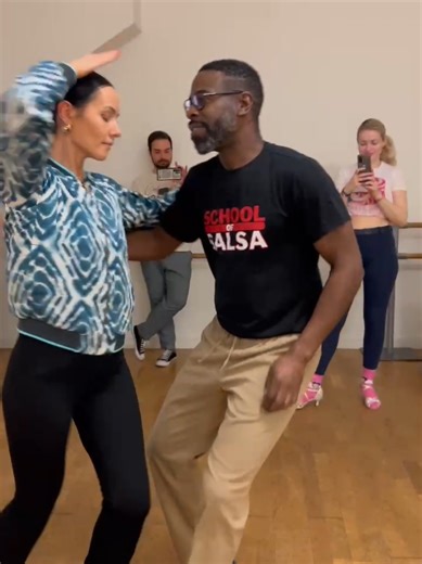Mastering Salsa Technique with Anna Villa