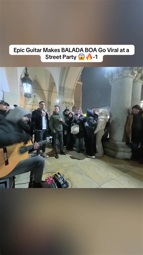 Epic Guitar Performance of Balada Boa at Street Party