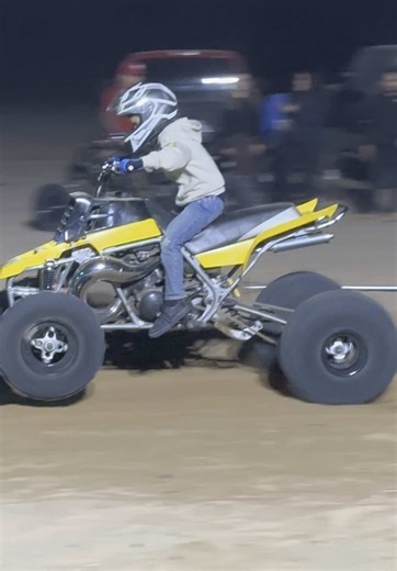 7yr old on a banshee 🤯 - #fyp #offroad #dragracing #2stroke #yamahabanshee