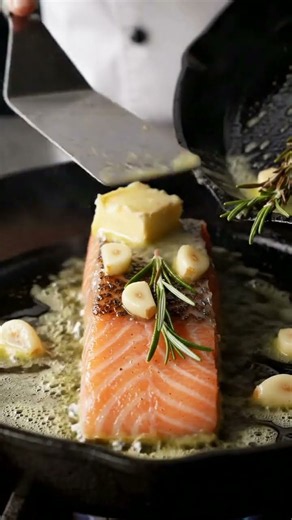 The only way to pan-sear salmon perfectly 🍳 #recipe #seafood