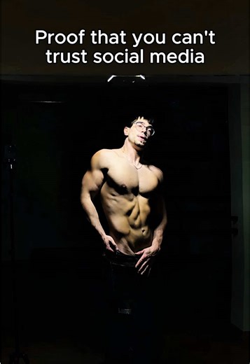 Proof that you can’t trust social media 👀 best gadget for posing #gym #fitness #bodybuilding #gymbro
