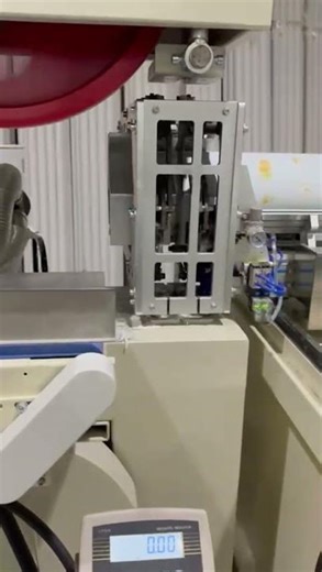 Color printing maxi roll lamination kitchen towel rewinding machine and paper towel band saw cutter
