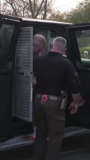 #alexmurdaugh arrives to court in a #jail #jumpsuit for sentencing #shorts