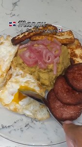 Mangu con los tres golpes 🇩🇴 Recipe ⬇️ Mangu is the national breakfast of Dominicans, and you can eat it for dinner, lunch lo que sea. The word itself comes from the term Mangusi, which means to smash a bibere basically and it’s linked to our African ancestors! Pero here’s how you make it: Recipe: 2 platanos A whole lot of water Salt to taste Butter Oil to fry Eggs Dominican salami Queso de freir For onions: Red onion Salt to taste Vinegar Olive oil Boil your platanos until they’re tender abou