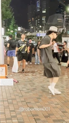 Most Viral Moonwalk Ever 🔥 Robomon ロボモン