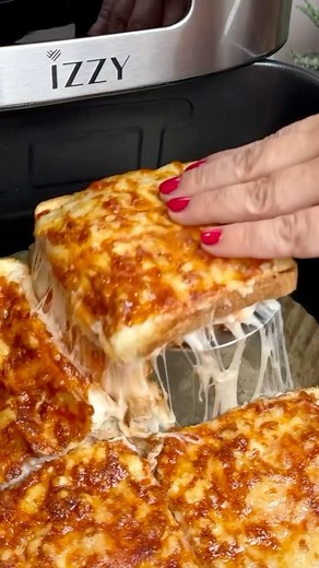 1.9K views · 7.2K reactions | Airfryer Ham and Mozzarella Croque 燎...