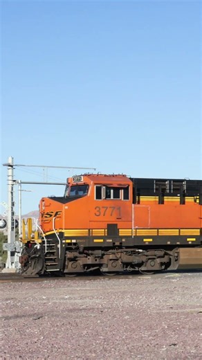 TRAIN SHORTS #00847 / WB BNSF 3771 STACK TRAIN 1-14-2026 #cassscenicrailroad #train #automobile