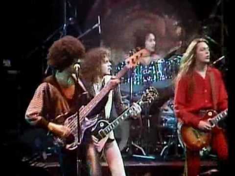 [HQ] Thin Lizzy - The Boys Are Back In Town - Live and Dangerous [HQ]