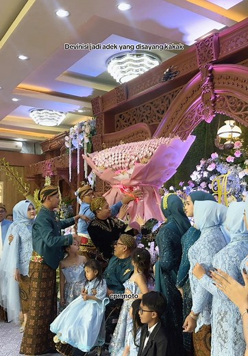 Adek Paling Disayang Kakaknya di Komunitas Juwe