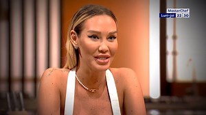 5.6K views · 66 reactions | Mistery boxurile de luni sunt … seducătoare! Mai sunt 8 concurenți și lupta devine din ce în ce mai strânsă. | MasterChef Romania | Facebook