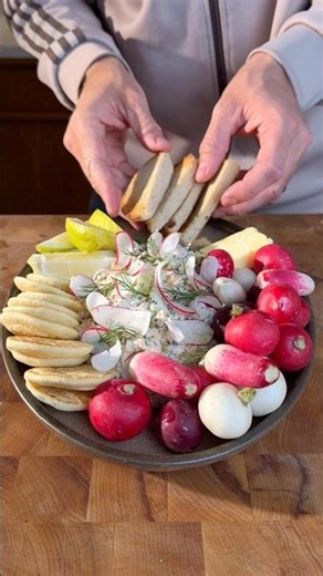 CHRISTMAS CANAPÉ DIY PLATTER ad