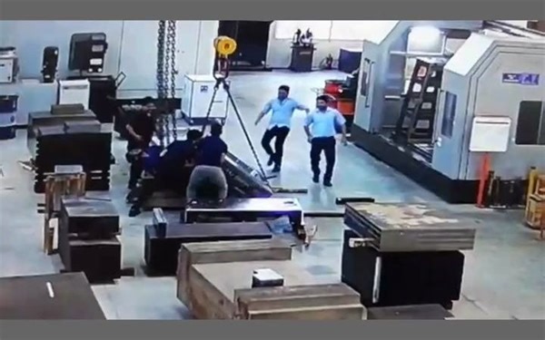 机加工安全事故看着就疼，安全事大啊