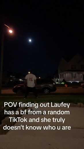 “My boyfriend works for NewJeans” Boyfriend?? New Jeans?? How can I compete 😫😭 #laufey #goddesstour #newjeans