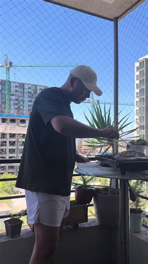 Deliciosa parrillada y postre en familia
