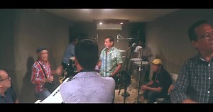 CON ENORME GUSTO Y PLACER LES COMPARTO POR FIN ESTE VIDEO DEL TEMA "QUE VIVA LA CUMBIA" DE LA AUTORIA DE CLEMENTE CONTRERAS "CABALLO LOCO" TECLADISTA Y ARREGLISTA DE LOS SUPER CARACOLES... CON ARREGLOS DE JOSÉ JUAN HDEZ. DIRECTOR DE "MÁSTER KUMBIA" ... DONDE PARTICIPAMOS LOS 10 GRUPOS MUSICALES QUE CONFORMAMOS ESTE COLECTIVO LLAMADO DE IGUAL FORMA "QUE VIVA LA CUMBIA" ...GRANDES REPRESENTANTES DE LA MUSICA TROPICAL VERACRUZANA..!! LOS SÚPER LAMAS...LOS FLAMERS...LOS INTERNACIONALES VASKEZ...LOS 