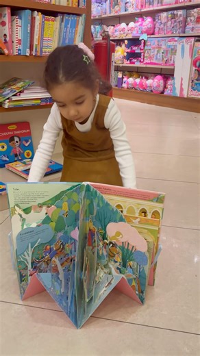 Kapatınca kitap açınca masal adasına dönüşüyor😂 #aboneolmayiunutmayin #shorst #keşfetbeniöneçıkar