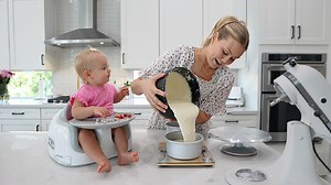 The Bella and Story Baking Show! *Birthday Cake* | Della Vlogs