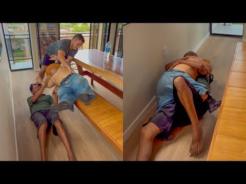 Leôncio catches Pililiu and the bricklayer grabbing each other on the ground 😂 | Prank | Pililiu ...