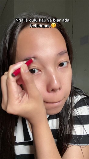 Tutorial Make Up 10 Detik yang Mudah dan Efektif