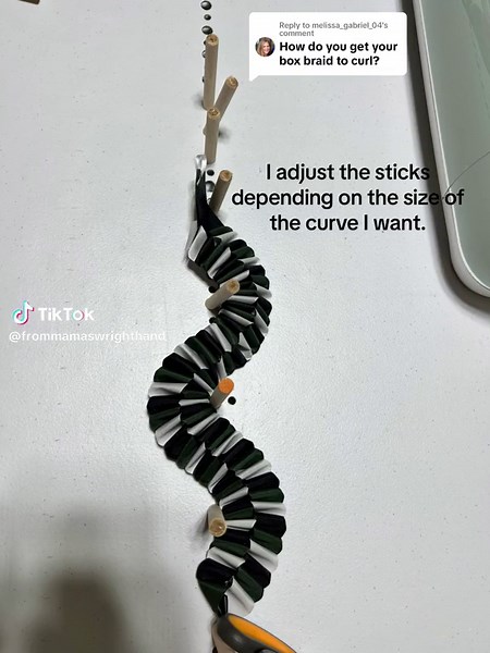 Replying to @melissa_gabriel_04 How I curve my box/love braid.#homecomingmums #hoco23 #turorial #boxbraids #lovebraid