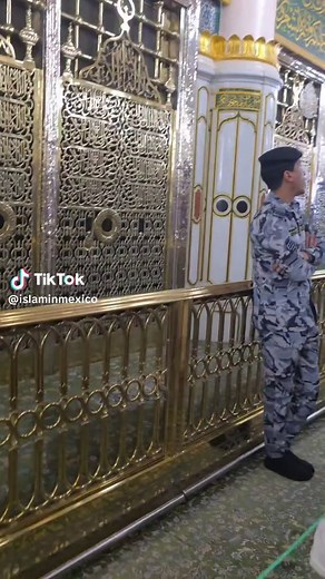 Visit the Grave of Prophet Mohammed in Madinah