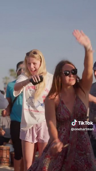 What is the vibe in your city? And what is the vibe inside you? I really really really really hope that through the screens of your gadgets I can pass at least a little bit of positivity to you, at least a little motivation, at least a small drop that can make your life a little better. One minute of your life, one second of your life, any moment of your life, so that it can be filled with dopamine, endorphins and everything that helps build happiness through overcoming challenges, as Mihaly Csi