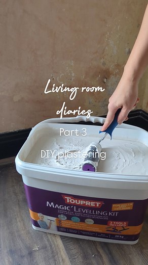 Part 3 of the Living Room Makeover! After hours of sanding every inch of the walls and ceiling, it’s finally time for the DIY skimming. I know it’s a bit controversial — some say leave it to the pros — but I’m all for learning, saving a bit of ££, and giving it a go myself. Will it be perfect? Maybe not 😅 But after sealing those old (and slightly stinky) walls with Zinsser Quartz, it’s time to see what happens! 💡 Save this for tips, and follow to see the progress, more DIY wins (and some mista