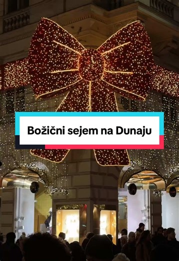 Ne vem od kje letos ta nagon za božični sejem na Dunaju, ker realno sploh ni neki vav. Nama je bil Zagreb bl ušeč, za nasledn let sva pa razmišlala o Salzburgu. @Ula Potocnik Vegan #mrpoli #dunaj #božič #christmasmarket