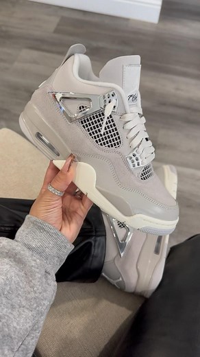 Alex Flores on Instagram: "Perfect Winter Sneaker ❄️ The Air Jordan Retro 4 “Frozen Moment” 勇 Available Online Thursday 11/16 @ 9AM PST Time ! www.LevelupKickz.com"