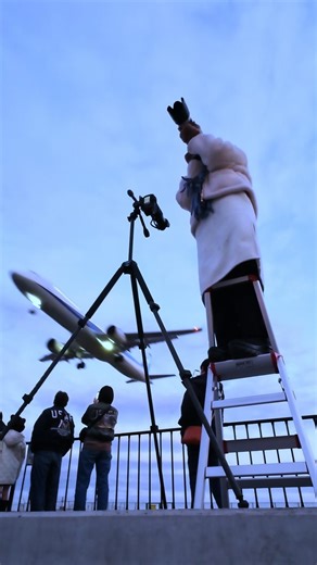 Twilight landing │Artist SAIKA│#ANA #伊丹空港 #飛行機 #着陸 #landing