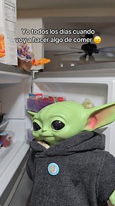 Algo de comer. Baby Yoda abre el refrigerador y no encuentra nada de comer. #babyyoda #grogu #comida #refrigerador #humor #comedia #risas #divertido | Yodabeibi USA