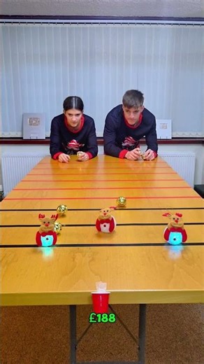 Sis VS Bro Reindeer JINGLE Bell Battle!! 😮🦌 #fungame