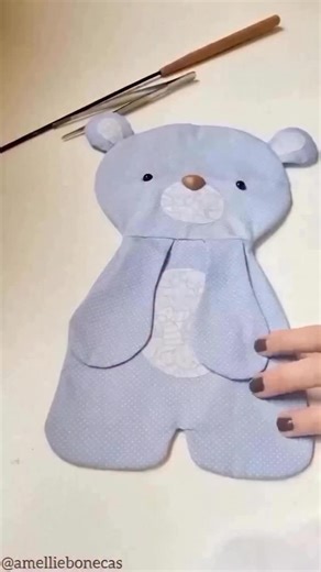 Mariana Prado | Projetos | PDF Sewing Patterns on Instagram: "🐻Bom dia com Projeto Nanina!! Digite a palavra URSO e receba o link do projeto em nossa loja por mensagem!!🤎 Available in English!!! ♡ Vem ver esse e outros!!! ♡ 👉 Você encontra todos os projetos em: amellie.com.br 🌍 We sell e-patterns worldwide!! 🌎 Vendemos proyectos/patrones digitales en todo el mundo!! #naninha #cartamodelli #projetosafetivos #decoraçãoafetiva #ursinho decoracaodebebe 🐻 sewingpattern sewinglove sewsewsew proj