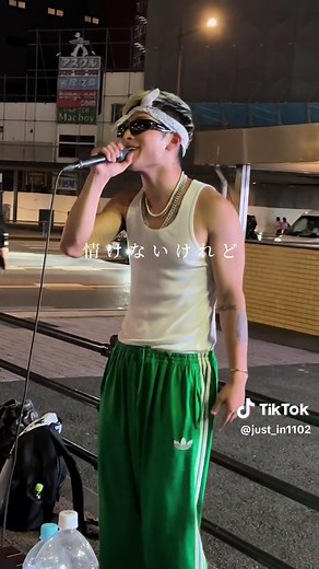 掠れた歌声で伝える虹のカバー