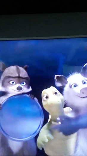 over the hedge: stella says meow like a cat.🐱🐈