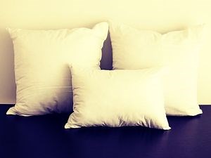 [Hot Item] 100% Polyester Filling Bed Sleeping Pillow Home Hotel Bed Pillows