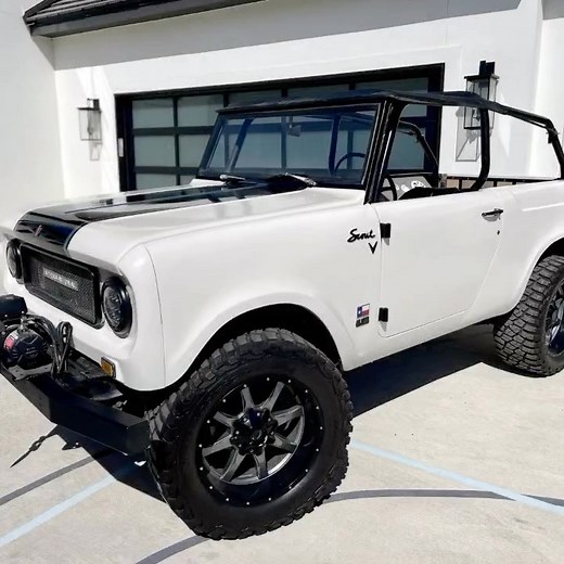 You had us at Scout… @superscout830 with a beautiful #internationalscout loaded with our MGR450B Marine-grade Bluetooth gauge radio. ______________________________ www.BOSSaudio.com @BOSSaudiosystems : : : : #BOSSAudioSystems #BOSSaudio #BuildwithBoss #subwoofer #speakers #amplifiers #12volt #caraudio #mobileaudio | Boss Audio Systems