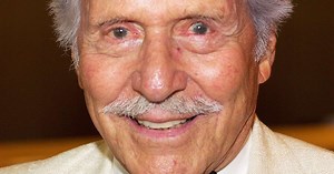 Efrem Zimbalist Jr., da série 'The FBI', morre aos 95 anos