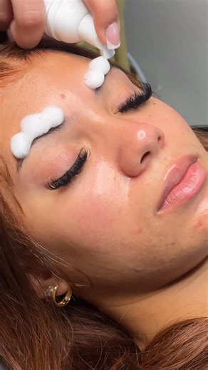 Tampa Brow Artist on Instagram: "Service: brow wax + tint ✨ ✨ New Year, New Skill, New Money! Stop guessing and start perfecting brows with my signature mapping and tinting tutorial. For just $15, I show you my unique method on a model, guaranteeing you learn the secrets to flawless, profitable results every time—link in bio! #browartist #browwax #tampabrows #explore #browstylist browtransformation explorepage✨ browlamination browtint floridabrows"