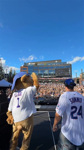220K views · 5K reactions | POP UP OUTSIDE WRIGLEY ⚾️ GO CUBS GO | John Summit | Facebook