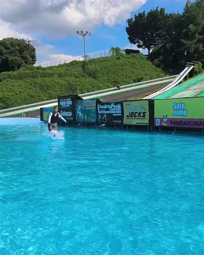 暑いですね〜😅 泳ぐのもゆっくりで気持ちいい😄Sairです🏊🏖️ #ウォータージャンプ #ウォータージャンプsair #スキー #スノーボード #フリースキー #モーグル #ジブ #スロープスタイル #ハーフパイプ #プール #夏 #レジャー #レジャー施設 #テレビに出たお店 #夏でもスノーボード #新感覚スポーツ #ウォータージャポン #体験 #スノボ初心者 #安心 #初心者応援 #アスリート応援 #駅近 #歩いて行ける #西武園駅 #多摩湖駅 #埼玉 #西武園