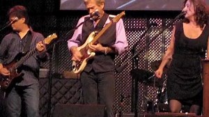 recorded at Anthology - San Diego, CA 3-27-10 1st of two sets that night Bill Champlin, Guitar, Hammond B-3. Korg, and Vocals Geoff Palmer, Hammond B-3, Korg and Vibes James Preston, Drums and Vocals Carmen Grillo Guitar Tamara Champlin, Vocals Jeff Lewis, Trumpet Johnny Bamont, Tenor Sax Bobby Vega, Bass Video courtesy of Lisa Lee | Bill Champlin