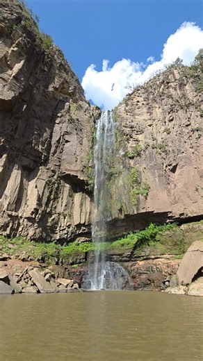 💦⛰️ Cascada Salto del Ángel Una de esas joyas naturales que te dejan sin palabras. Rodeada de vegetación, agua fresca y un ambiente perfecto para disfrutar de la naturaleza en su máxima expresión. 🌿💚 📍 Las Moras, Comayagua, Honduras 🇭🇳 #honduras #parati #nature #senderismo #cascada