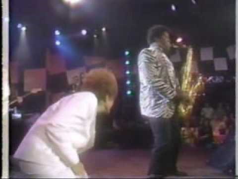 Brenda Lee sings "That's All You Gotta Do" - Clarence Clemons on Sax!