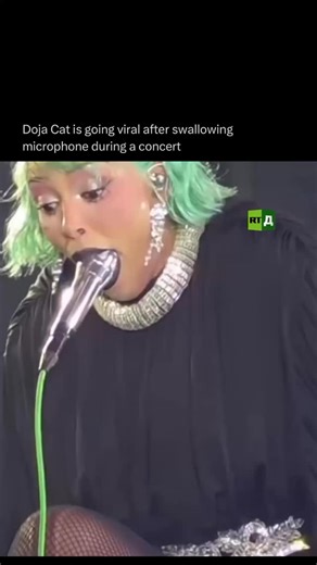 Rap Lab | Daily Rap and Culture Updates on Instagram: "every time doja cat goes on tour it’s like watching a simulation slowly lose its mind."